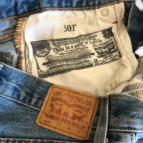 Levi’s 501 Original Cropped Straight Leg Jeans Size 26 Light Blue Stone Wash - Picture 16 of 16